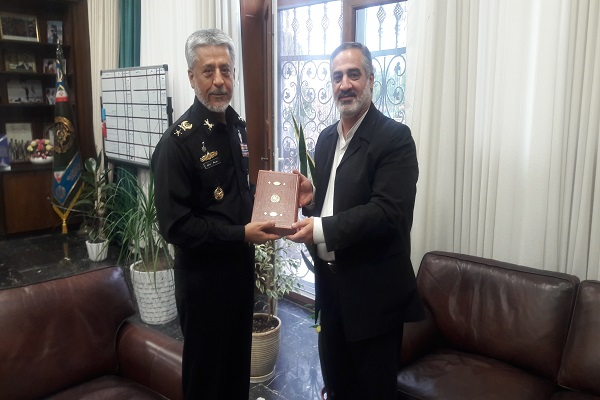 دیدار مسئولان کاروان قرآنی انقلاب با دریادار «سیاری» دیدار مسئولان کاروان قرآنی انقلاب با دریادار «سیاری»