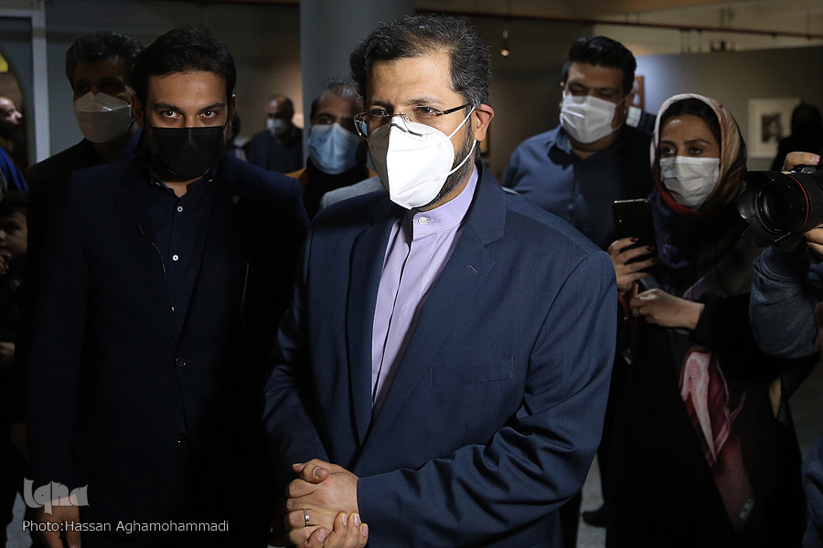 بازدید و خرید سخنگوی وزارت امور خارجه از نمایشگاه همام