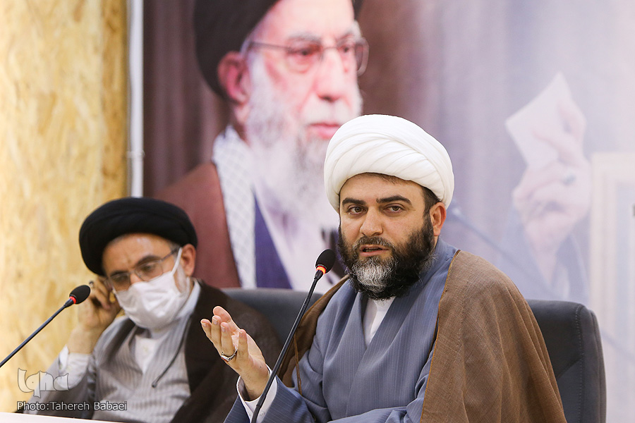 بررسی چالشهای پیشروی فعالیتهای قرآنی و راهکارهای برونرفت / رونمایی از 4 اثر بررسی چالشهای پیشروی فعالیتهای قرآنی و راهکارهای برونرفت / رونمایی از 4 اثر