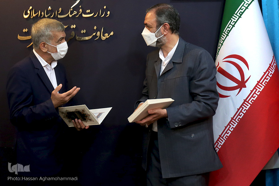 مصحف شریف ۱۸۰ حزبی رونمایی شد/ فقهیزاده: خط قرآن را محدود نکنیم مصحف شریف ۱۸۰ حزبی رونمایی شد/ فقهیزاده: خط قرآن را محدود نکنیم