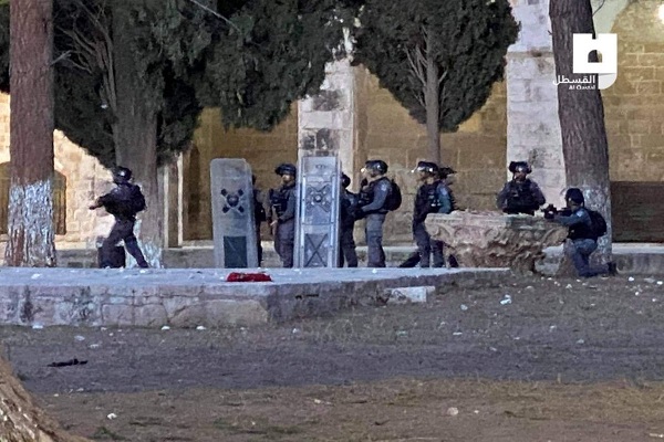 ادامه حملات اسرائیل به غزه و شلیک صدها راکت به قلب شهرکهای صهیونیستنشین ادامه حملات اسرائیل به غزه و شلیک صدها راکت به قلب شهرکهای صهیونیستنشین