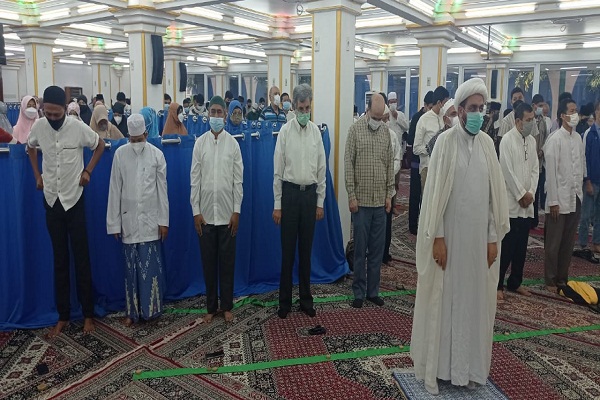 اقامه نماز عید سعید فطر در مرکز اسلامی جاکارتا + عکس