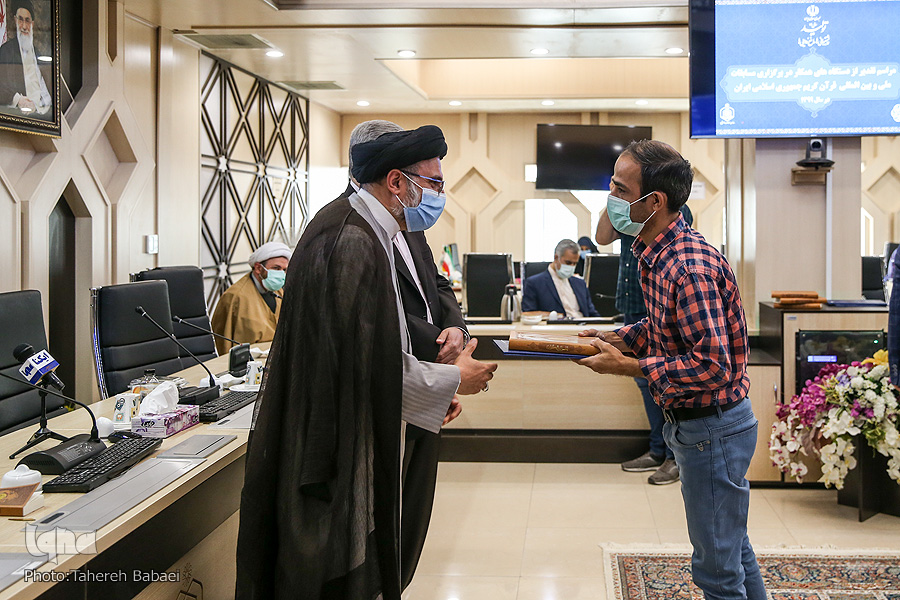 ارسالی ///// دستگاههای همکار در برگزاری مسابقات بینالمللی قرآن تجلیل شدند / تأکید بر برگزاری حضور مسابقات در سال 1400 ارسالی ///// دستگاههای همکار در برگزاری مسابقات بینالمللی قرآن تجلیل شدند / تأکید بر برگزاری حضور مسابقات در سال 1400