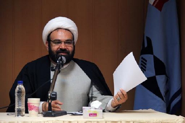 چرا باید امام خمینی(ره) را باید فراتر از سیاستمداران موجود بدانیم چرا باید امام خمینی(ره) را باید فراتر از سیاستمداران موجود بدانیم