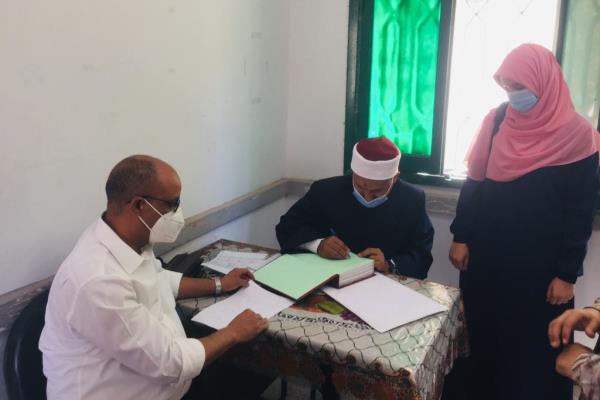 تجلیل از دانش&zwnj;آموز مصری که کل قرآن را کتابت کرده است + عکس