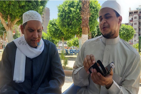 تقلید زیبای دو فرد مصری از قرائت قاریان مشهور مصر