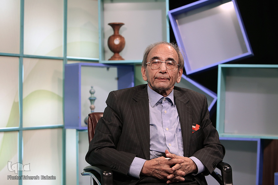 استفاده از آب&zwnj;های مجازی یکی از راهکارهای مقابله با بحران آب/ احداث کارخانه فولاد در مناطق خشک یعنی نابودی کل منابع آبی کشور/ هر تن فولاد 15 تا 16 مترمربع آب نیاز دارد/ تا 30 سال آینده سدهای کرج و لتیان آبی نخواهند داشت