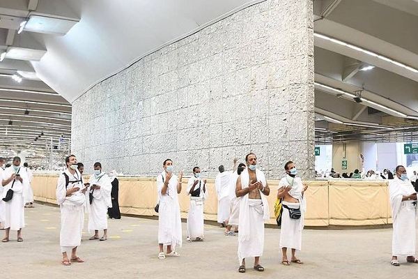 برپایی مناسک حج تمتع در دومین روز عید قربان