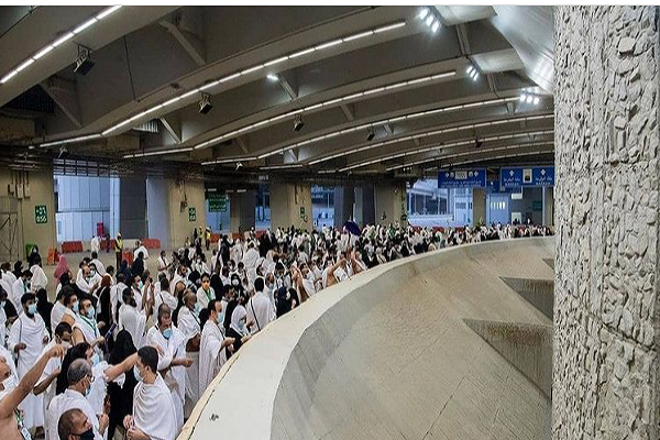 برپایی مناسک حج تمتع در دومین روز عید قربان