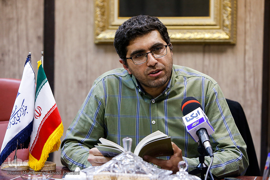 آیا مداحان گرانقدر از ولی امر مسلمین جلوتر هستند؟