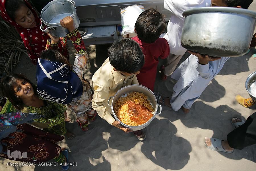 60 فالوور هم نمک برای 10 هزار نیازمند غذا طبخ می&zwnj;کنند