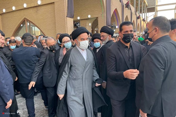 حضور شخصیتهای سیاسی و دینی در مراسم یادبود آیتالله حکیم حضور شخصیتهای سیاسی و دینی در مراسم یادبود آیتالله حکیم