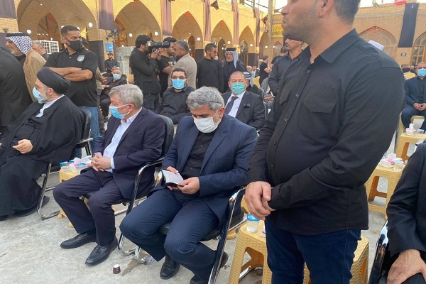 حضور شخصیتهای سیاسی و دینی در مراسم یادبود آیتالله حکیم حضور شخصیتهای سیاسی و دینی در مراسم یادبود آیتالله حکیم