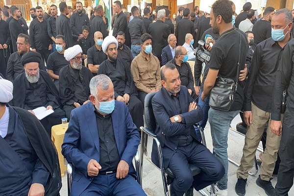 حضور شخصیتهای سیاسی و دینی در مراسم یادبود آیتالله حکیم حضور شخصیتهای سیاسی و دینی در مراسم یادبود آیتالله حکیم