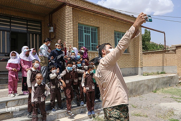 متعلمان گمنام و خدمت جهادی در راه تعلیم و تربیت / مشکلات کشور با ریش&zwnj;سفیدی حل نمی&zwnj;شود + فیلم