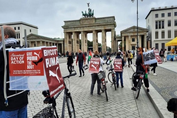 ادامه کمپین تحریم شرکت پوما در حمایت از فلسطین در انگلیس + عکس