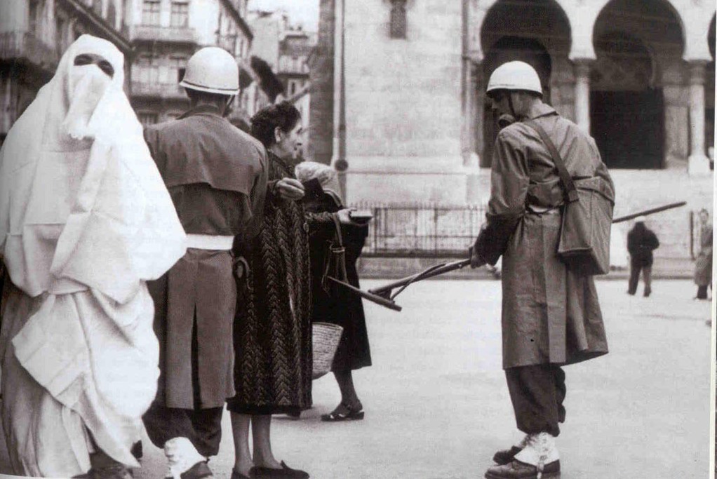 فرانسه و کشف حجاب زنان الجزایری در دوران استعمار فرانسه و کشف حجاب زنان الجزایری در دوران استعمار