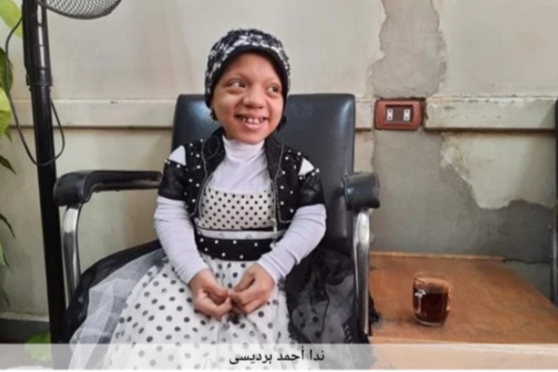 دختر معلول مصری که سواد خواندن و نوشتن و حفظ 7 جزء قرآن را به دست خودش آموخته است/آماده دختر معلول مصری که سواد خواندن و نوشتن و حفظ 7 جزء قرآن را به دست خودش آموخته است/آماده