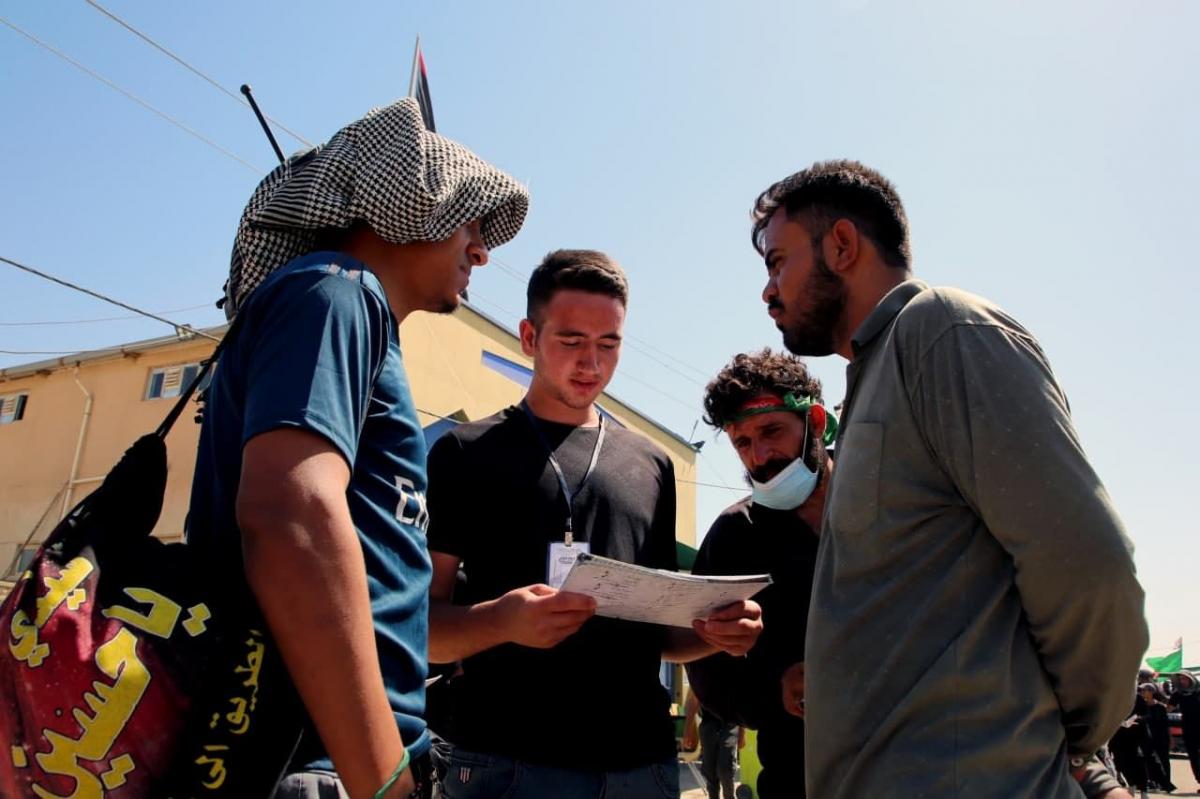 استقبال گسترده زائران از ایستگاه&zwnj;های قرآنی اربعین+ عکس