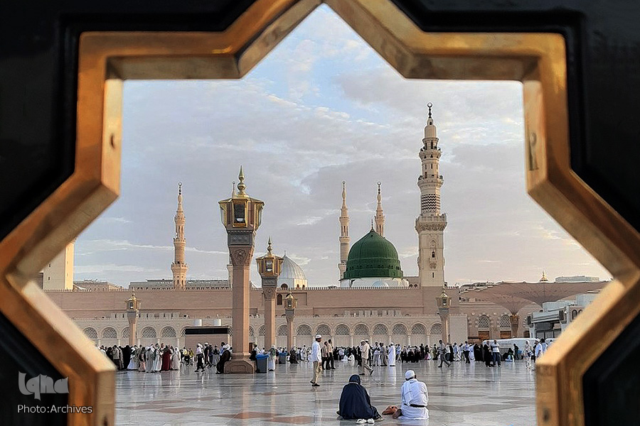 هیچ کس حق ندارد پشت کتاب خدا سنگر بگیرد حرم نبوی