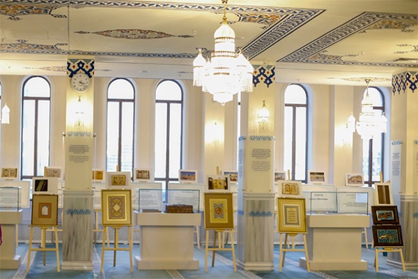 نمایش آثار خوشنویسی قرآنی هنرمندان ایران در مسجد جامع مسکو/آماده نمایش آثار خوشنویسی قرآنی هنرمندان ایران در مسجد جامع مسکو/آماده