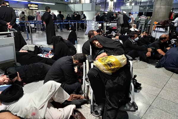 تأخیرهای طولانی پروازهای اربعین/ عزاداری مردم در فرودگاه امام خمینی(ره)+فیلم تأخیرهای طولانی پروازهای اربعین/ عزاداری مردم در فرودگاه امام خمینی(ره)+فیلم