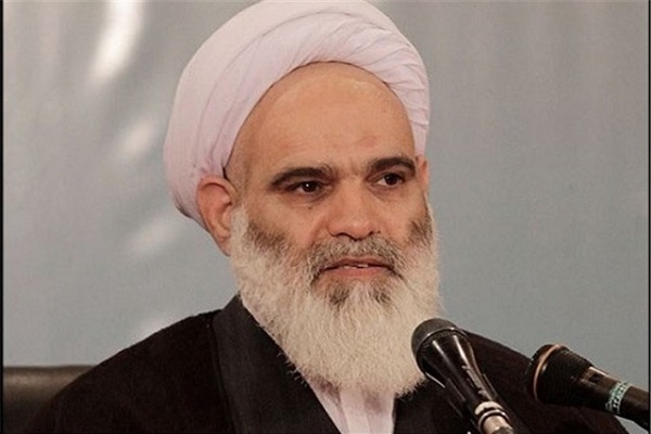 ارسال// علامه حسن&zwnj;زاده آملی از فخرفروشی بیزار بود/ ذات ممتاز علامه در پذیرش نیکی