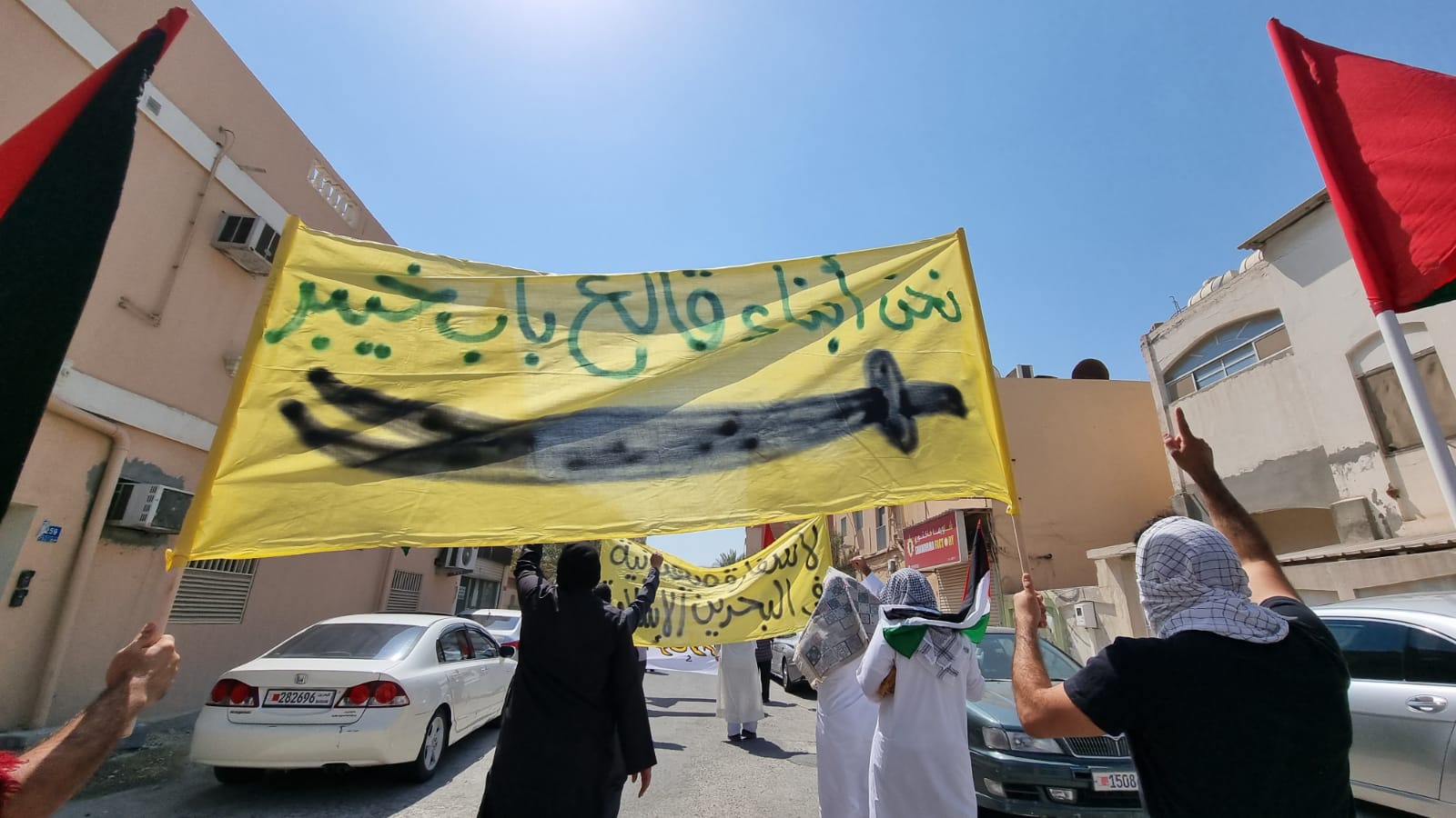 اعتراضات گسترده در بحرین به سفر وزیر امور خارجه رژیم صهیونیستی به بحرین (عکس+فیلم) اعتراضات گسترده در بحرین به سفر وزیر امور خارجه رژیم صهیونیستی به بحرین (عکس+فیلم)