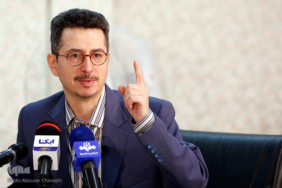 تلاوتی بر سر مزار علی&zwnj;رضا فتحی&zwnj;پور + فیلم