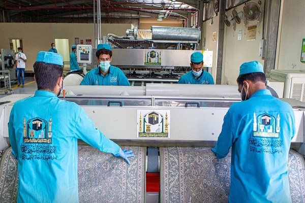 شستوشوی فرشهای مسجدالحرام شستوشوی فرشهای مسجدالحرام