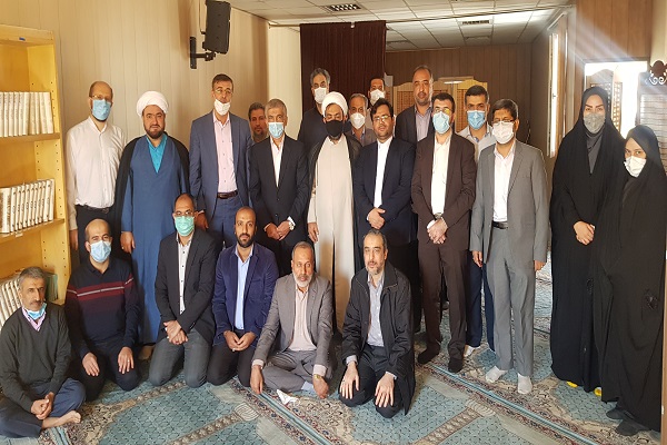 خداحافظی عبدالهادی فقهیزاده با کارکنان معاونت قرآن و عترت وزارت ارشاد خداحافظی عبدالهادی فقهیزاده با کارکنان معاونت قرآن و عترت وزارت ارشاد