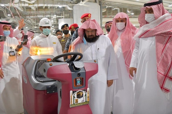 آماده// راه&zwnj;اندازی ربات ضدعفونی کننده هوشمند در مسجد الحرام