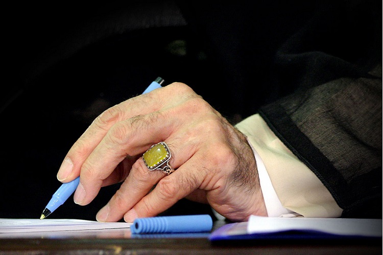 پاسخ رهبر انقلاب به استفتائی درباره ملاک محاسبه خمس موجودی مغازه