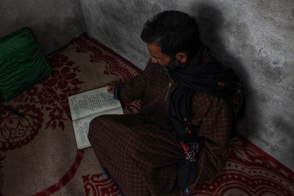 مدهوش بالهمی: شاعر استقامت