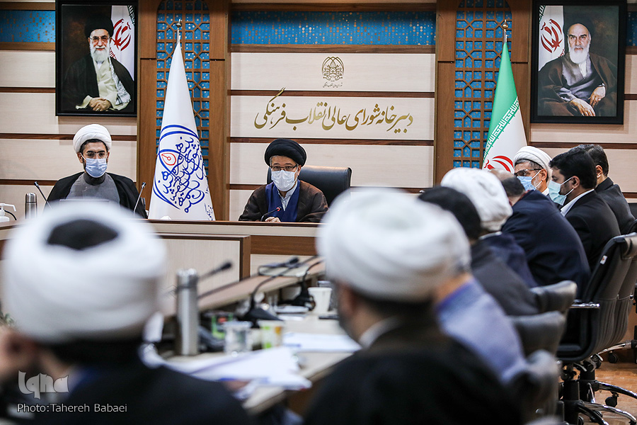 چرخش شورای توسعه بر مدار تحول&zwnj;گرایی و نخبه گزینی / رونمایی از یک سامانه، تشکیل چند کمیته و کارگروه و عضویت بسیج / غیبت وزرای دولت سیزدهم در اولین جلسه