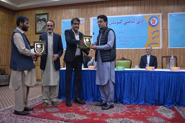 بررسی ریشههای تاریخی زبان فارسی در فرهنگ پشتون در همایش ادبی ایران و پاکستان بررسی ریشههای تاریخی زبان فارسی در فرهنگ پشتون در همایش ادبی ایران و پاکستان