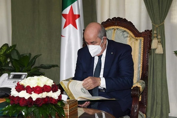 اهدای قرآن از سوی تولیت مسجد پاریس به رئیس&zwnj;جمهور الجزایر