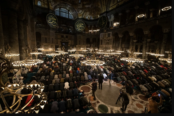 حال و هوای رمضان در خاورمیانه از دیدگاه دو خبرگزاری بزرگ جهان حال و هوای رمضان در خاورمیانه از دیدگاه دو خبرگزاری بزرگ جهان