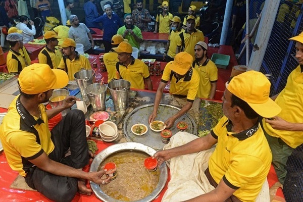 گزارش تصویری از ماه مبارک رمضان در کشورهای مختلف جهان گزارش تصویری از ماه مبارک رمضان در کشورهای مختلف جهان