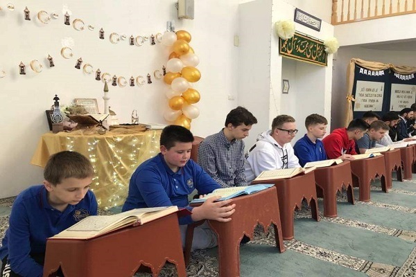 جمع&zwnj;خوانی قرآن در کالج فارسی بوسنیایی سارایوو + عکس