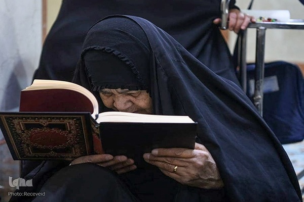 ختم قرآن رمضانی بانوان در صحن آستان مقدس حسینی