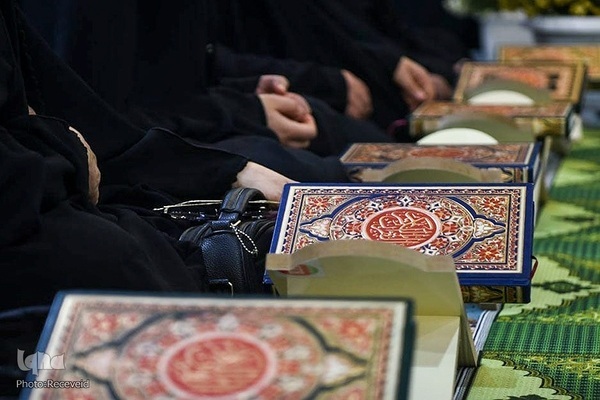 ختم قرآن رمضانی بانوان در صحن آستان مقدس حسینی