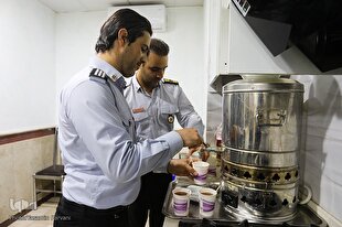 عکس | ضیافت افطاری آتش‌نشان‌ها