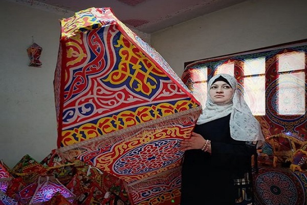 ساخت فانوسهای زینتی برای استقبال از ماه رمضان در غزه ساخت فانوسهای زینتی برای استقبال از ماه رمضان در غزه