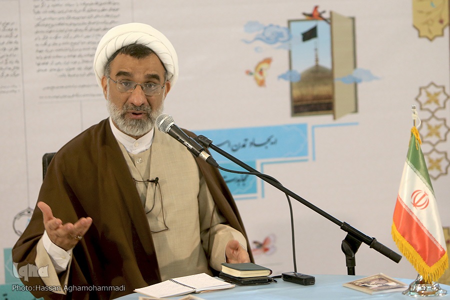 منظومه فکری امامین انقلاب را از کتابخانه به سطح جامعه بیاوریم منظومه فکری امامین انقلاب را از کتابخانه به سطح جامعه بیاوریم