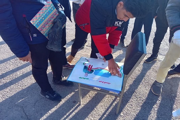 پیمان دانش‌آموزان بمی با سردار سلیمانی