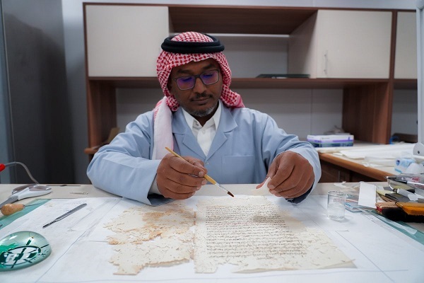 نمایش نسخ خطی نادر از قرآن کریم در نمایشگاه اسفار نمایش نسخ خطی نادر از قرآن کریم در نمایشگاه اسفار