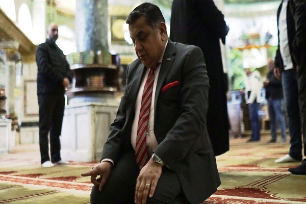 مسجدالاقصی از حضور هزاران نفر در نماز صبح جمعه تا نمازخواندن وزیر انگلیسی مسجدالاقصی از حضور هزاران نفر در نماز صبح جمعه تا نمازخواندن وزیر انگلیسی