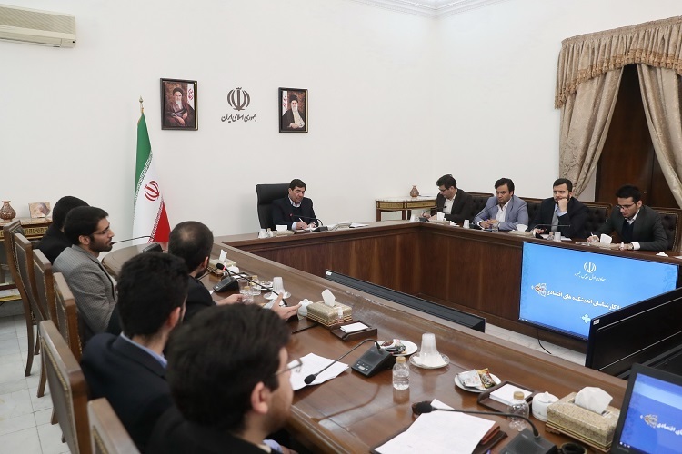 مخبر در نشست با مدیران ۱۶ اندیشکده اقتصادی کشور