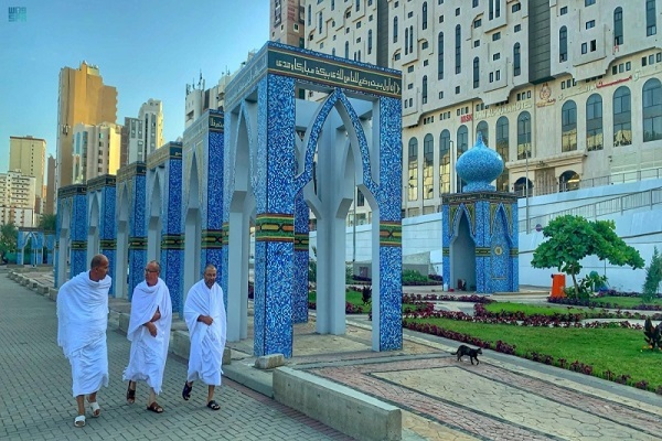 اجرای طولانیترین نقاشی دیواری جهان با حروف در مکه مکرمه اجرای طولانیترین نقاشی دیواری جهان با حروف در مکه مکرمه